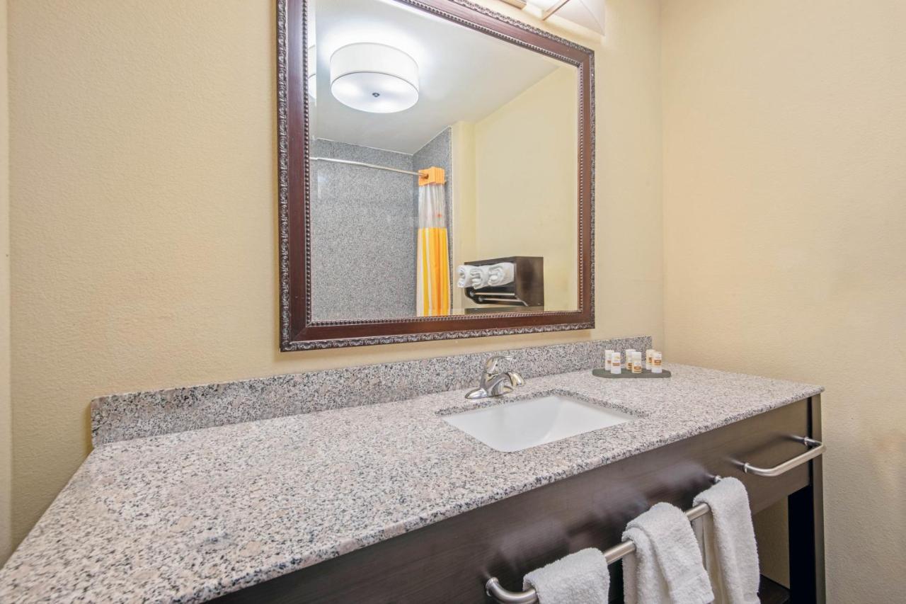 La Quinta By Wyndham אלק סיטי מראה חיצוני תמונה